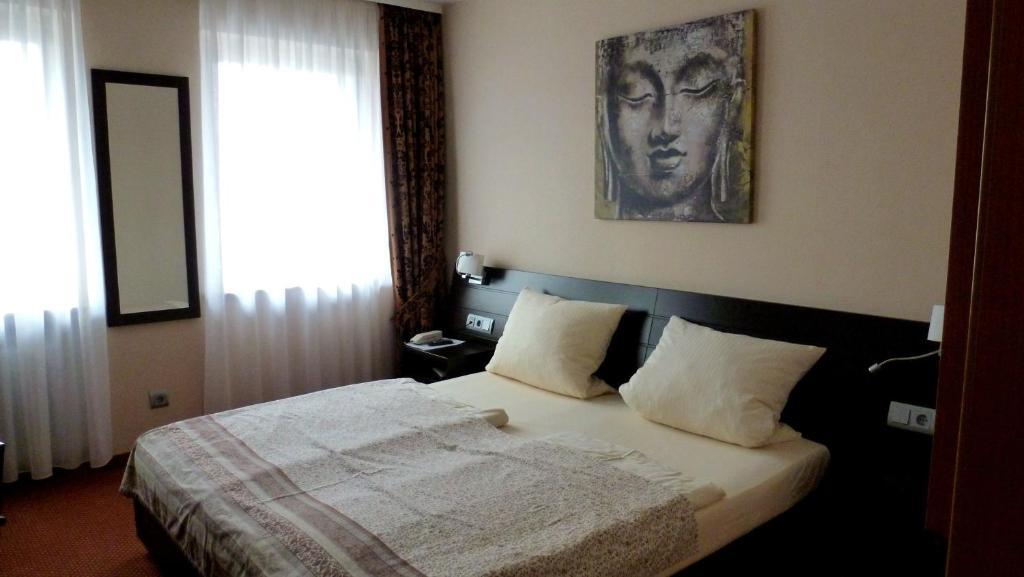 Hotel Ruedesheimer Hof Ruedesheim am Rhein Room photo